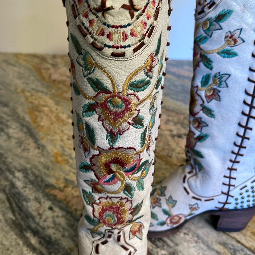 Double D Ranch Ivory Floral Embroidered Western Boots with Brown Trim - Picture 7 of 9